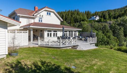 Six-Bedroom House