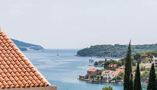 Two Bedroom Apartment with Terrace and Sea View
