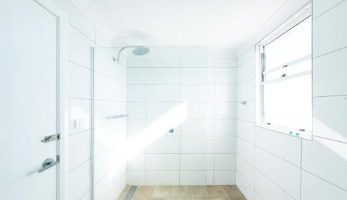 King or Twin Room with Shared Bathroom
