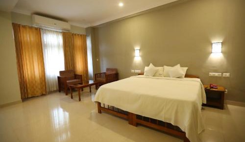 Deluxe Room (2 Adults + 1 Child)