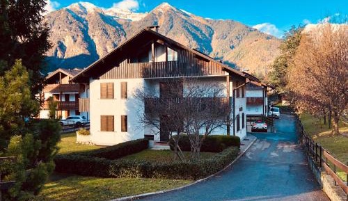 Two-Bedroom Apartment with Mountain View