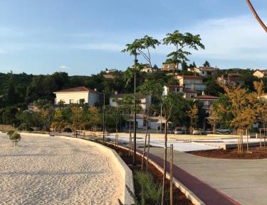 App 4 Apartment with Private Entrance