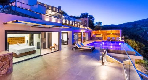 King Suite with Infinity Pool and sea View 