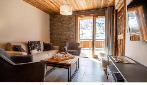 Apartment with Mountain View