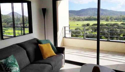 Apartment with Mountain View