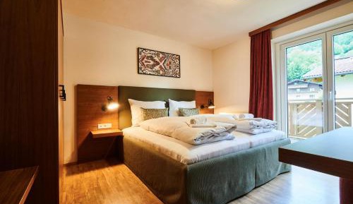 One-Bedroom Apartment with Balcony