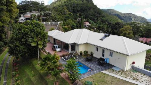 Deluxe Villa with Mountain View