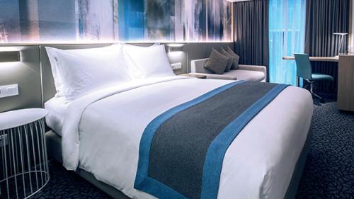 Standard Queen Room - Free Breakfast