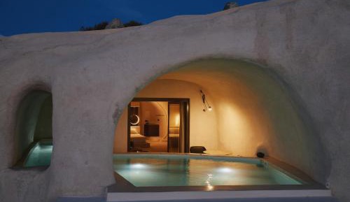 Elysium Cave Suite with Private Jacuzzi- Caldera View