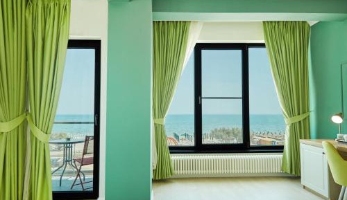 Deluxe Double Room with Balcony and Sea View