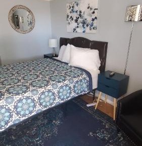 Single Queen Room