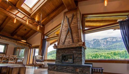 Three-Bedroom Apartment with Mountain View