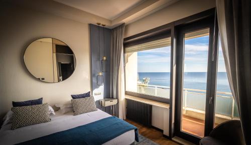 Deluxe Double Room with Balcony and Sea View