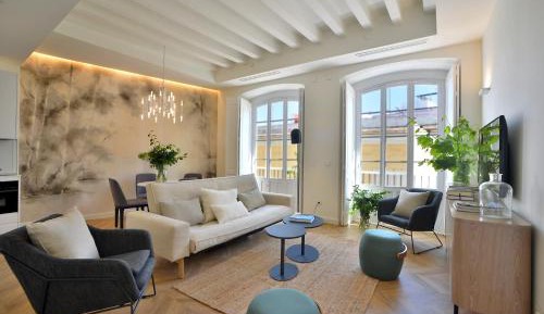 Deluxe Apartment