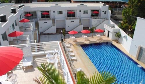 Apartment with Pool View 