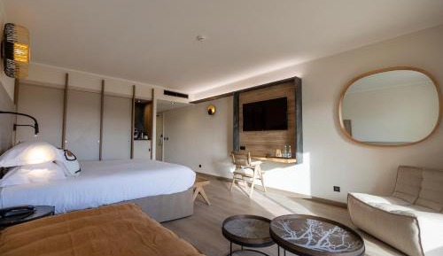 Junior Suite with Pool View