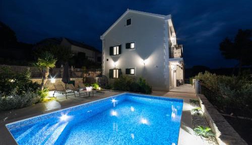 Villa with Garden View