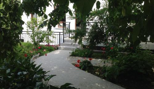 Apartment with Garden View