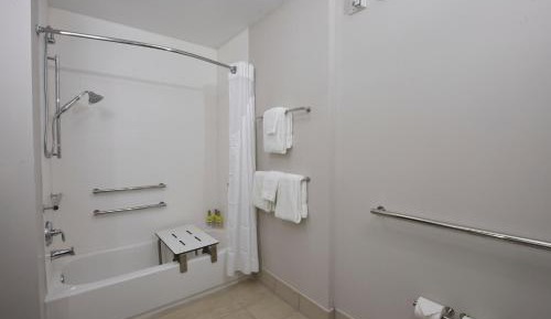 Queen Room with Two Queen Beds - Mobility Access Tub/Non-Smoking