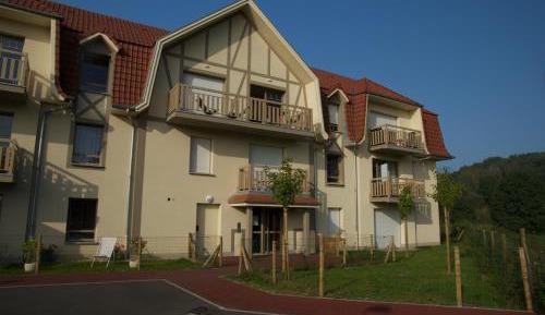 Apartment with Garden View
