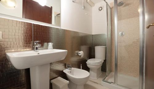 Twin Room with Private Bathroom
