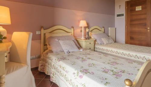 Twin Room with Private Bathroom