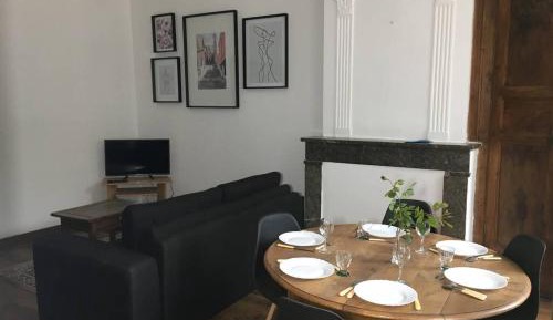 Apartment with Mountain View