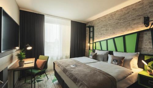 Standard Queen Room