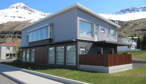 Three Bedroom Apartment with Balcony