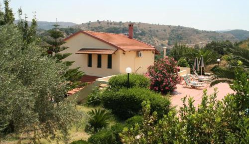 Villa with Private Pool and Jacuzzi