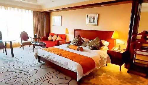 Deluxe Junior Room