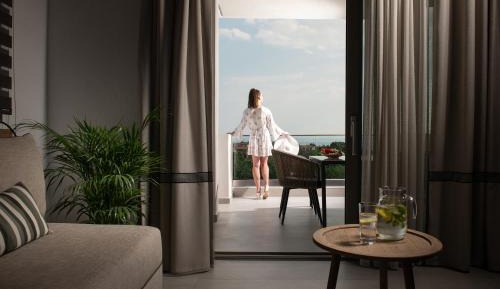 Deluxe Suite with Sea View