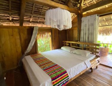 Bungalow with Garden View