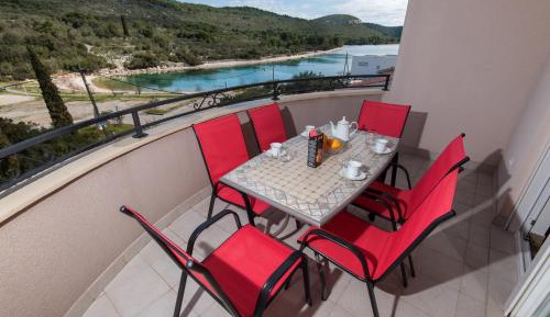 Three Bedroom Apartment with Balcony and Sea View