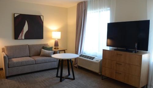 Queen Studio Suite with Mobility Accessible Tub - Non-Smoking