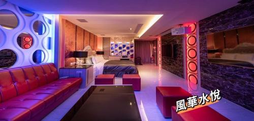 Deluxe King Room (KTV)