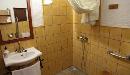 Studio (2 Adults)