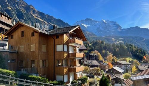 Apartment with Mountain View