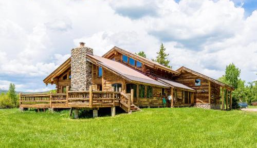 Five Bedroom Holiday Home