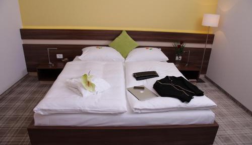 Double Room with Roll-In Shower - Disability Access