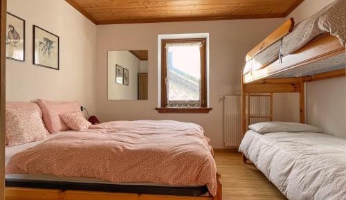 Quadruple Room with Private Bathroom