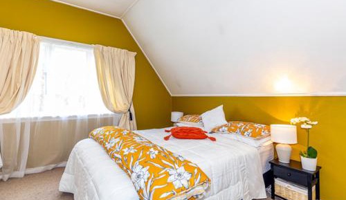 Deluxe Queen Room