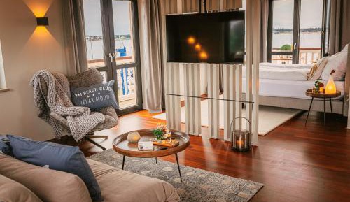 Apartment with Lake View