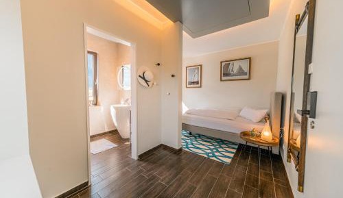 Apartment with Shower