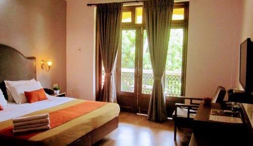 Superior Double or Twin Room with Pool View