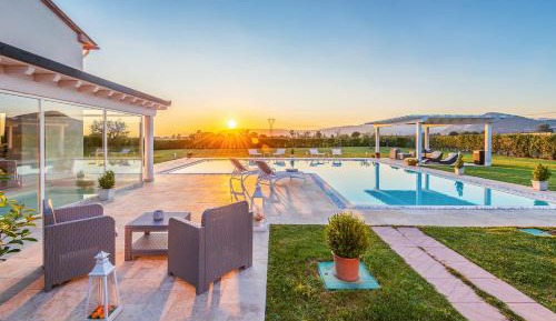 Villa with Garden View