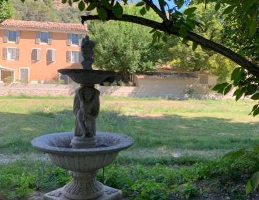 Apartment with Garden View