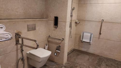 Classic King Room with Pool View - Disability Access