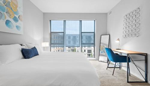 Two-Bedroom Apartment (Self Check-in with Virtual Front Desk)