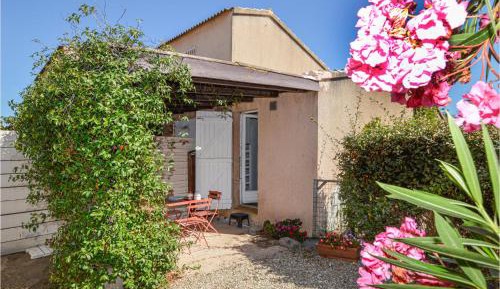 One-Bedroom Holiday Home